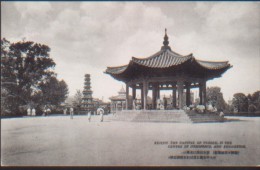 KOREA NORD POSTCARD KEIZYO.THE CAPITAL, OF TYOSEN, IS THE CENTRE OF COMMERGE, AND EDUCATION. - Korea, North