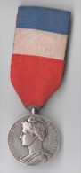 MEDAILLE DU TRAVAIL MINISTERE DU COMMERCE ET DE L'INDUSTRIE Attribuée En 1935 - Graveur Borrel - Frankreich