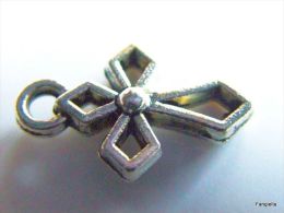 5 Breloque Petite Croix En Métal Argenté Recto-verso Belle Qualité Environ 12x10x3mm - Perles