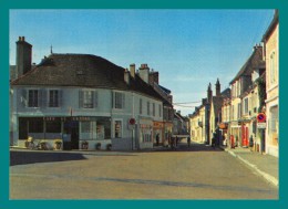 58 Saint Amand En Puisaye La Place ( Café Du Centre ) - Saint-Amand-en-Puisaye