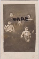 CARTE PHOTO,86,VIENNE,MONTS SUR GUESNES,EN 1900,FEMME,ENFANT,HABITANTE,PLACE DES HALLES - Monts Sur Guesnes