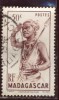 Madagascar - Oblitéré - Charnière Y&T 1946 N° 303 Danseur Du Sud 50c Brun-lilas - Gebruikt