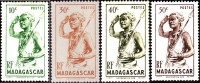 MADAGASCAR  1946 -  YT 300 à 303  - Danseur -     NEUFS** - Ongebruikt