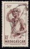 Madagascar - Oblitéré - Y&T 1946 N° 303 Danseur Du Sud 50c Brun-lilas - Used Stamps