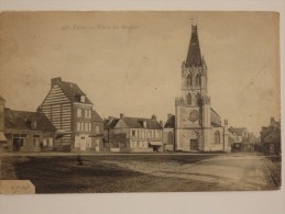 Tôtes, Place Du Marché. Marchand. Voir Scan Dos. - Totes