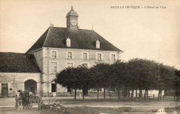 CPA - NEUILLY-l'EVÊQUE (52) - Place De L'Hôtel De Ville Dans Les Années 20 - Neuilly L'Eveque