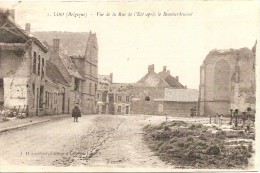 PK.  LOO (BELGIQUE) - VUE DE LA RUE DE L'EST APRES LE BOMBARDEMENT - Lo-Reninge