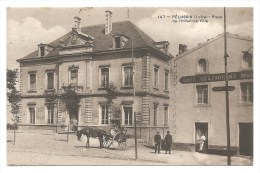 147 - PELUSSIN (Loire) - Place De L'Hôtel De Ville -- ATTELAGE - Pelussin