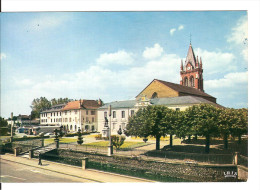 VIC DE BIGORRE - PLACE DE LA MAIRIE - Vic Sur Bigorre