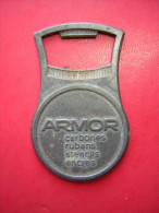 DECAPSULEUR PAS EN FER (TEST AIMANT ) ZAMAC ?? PUB  ARMOR CARBONNES RUBANSD ENCRES  / LIBERTE EGALITE FRATERNITE - Bottle Openers