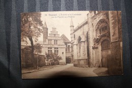 PP - BELGIQUE -TOURNAI - L'évêché Et La Cathédrale Vus Du Marché Aux Poteries - Doornik