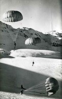 PARACHUTISME - Arrivée Sur Un Sol Enneigé (PHOTO ?) - Fallschirmspringen