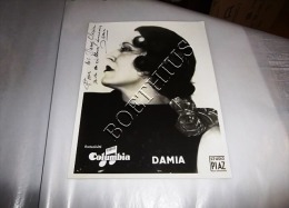 RARE PHOTO VINTAGE DE DAMIA AVEC DEDICACE ET AUTOGRAPHE DE FORMAT 23 X 30 Cm - Autographs