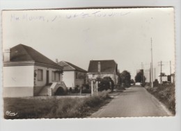 CPSM SAINT AMAND LONGPRE Ex. SAINT AMAND DE VENDOME (Loir Et Cher) - Rue Nouvelle - Saint Amand Longpre