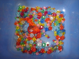 Bijoux. 6. Lot De Perles En Plastique Pour Fabriquer Des Colliers - Supplies And Equipment