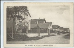 Droué-La Rue De Trianon (carte Postale? Publicité ? ,Voir Scan Du Verso) - Droue