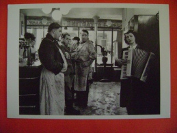 CPM PHOTO DE R. DOISNEAU  - N°6441 LES BOUCHERS MELOMANES 1953 - Doisneau