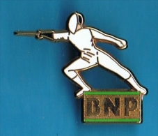 PIN´S //  ** BANQUE ** BNP ** ESCRIME ** . (Decat Paris) - Fencing