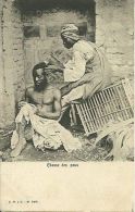 CARTE POSTALE EGYPTE CHASSE DES POUS VOYAGEE - Persons