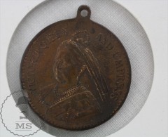 Old Collectible Brass Medal - Victoria Queen & Empress - Andere & Zonder Classificatie