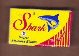 AC -  SHARK BLADES SHAVING RAZOR BLADES 5 BLADES IN UNOPENED BOX - Hojas De Afeitar