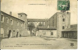 CPA  LA VOULTE, Grande Place Et Entrée Du Château  11360 - La Voulte-sur-Rhône