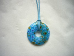 Neuf - Collier Pendentif Rond 3 Cm En Verre Millefiori De Venise Murano Bleu Turquoise Sur Cordon Bleu - Necklaces/Chains