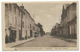 CPSM ANIMEE BUSSIERE POITEVINE, GRAND' RUE, GRANDE RUE, ECOLE DES GARCONS, HAUTE VIENNE 87 - Bussiere Poitevine