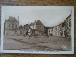 86 - Lencloître : Place De L ' Hôtel De Ville - Lencloitre