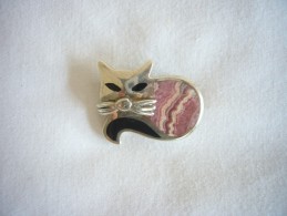 Neuf - Broche En Argent 925 En Forme De Chat Serti De Pierre Rhodoite Rose D'Argentine - Broches