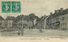 89 - COURSON LES CARRIERES - YONNE - LA PLACE - CPA ANIMEE - VOIR SCANS - Courson-les-Carrières