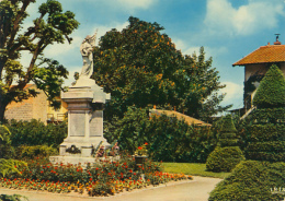 ACHERES (78, Yvelines) : Le Jardin Public Et Le Monument Aux Morts, Edit. C.A.P. (non écrite) - Acheres