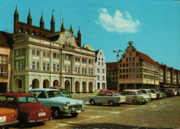 Rostock. Rathaus Und Haus Sonne. Trabant Wartburg Skoda - Rostock