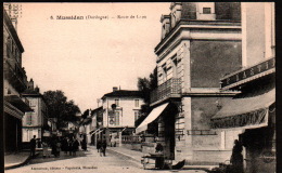 DC1496 - MUSSIDAN (DORDOGNE) - ROUTE DE LYON - STREET SCENE WITH SHOP FRONTS - Mussidan