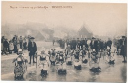 HINDELOOPEN - Negen Vrouwen Op Priksleedjes - Jeu, Glace, Luge - Hindeloopen