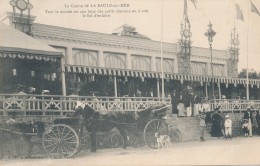 CPA 44 LA BAULE Le Casino Tout Le Monde Est Aux Jeux Des Petits Chevaux Ou à Voir Le Bal D'enfants - La Baule-Escoublac