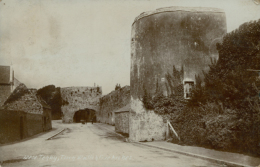 GB TENBY / Town Walls And Five Arches / GLOSSY CARD - Pembrokeshire