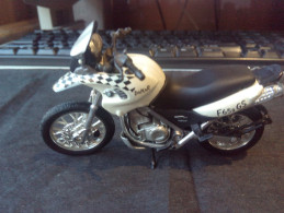 BMW DACAR 650 GS MOTORCYCLE RARE LOW PRICE EVER DIECAST METAL WITH PLASTIC PICS - Motorcycles
