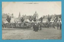 CPA 94 - Métier Marchands Ambulants Le Marché CHATEAUDUN 28 - Chateaudun