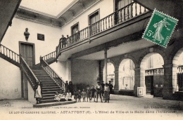 47 LOT ET GARONNE - ASTAFFORT Hôtel De Ville Et La Halle Dans L'intérieur - Astaffort