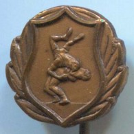 WRESTLING Sport -  Vintage Pin Badge, BERTONI Milano - Lutte