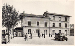 VENISSIEUX LA GARE Auto En 1 Er Plan - Vénissieux