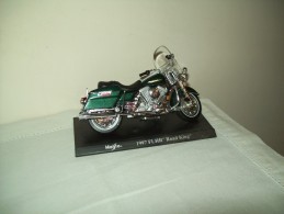 Harley Davidson(1997 FLHR  Road King) "Maisto"  Scala 1/18 - Motos
