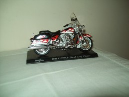 Harley Davidson(2001FLHRCI  Road King Classic) "Maisto"  Scala 1/18 - Motos