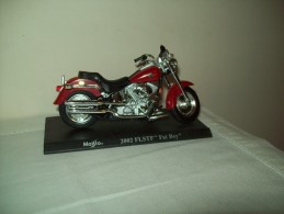 Harley Davidson (2002 FLSTF  Fat Boy) "Maisto"  Scala 1/18 - Motos