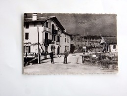 Carte Postale Ancienne : ARNEGUY : Puente Internacional, Douaniers - Arnéguy