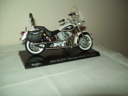 Harley Davidson (1993 FLSTN Heritage Solfail Nostalgia) "Maisto"  Scala 1/18 - Motorfietsen