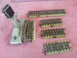 LOT JOUETS MINIATURE Pour TRAIN électrique Ho UNIS FRANCE JEP : UN FEU 3 DEMI RAILS ET 1 CLASSIQUE - Elektr. Zubehör