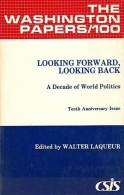 Looking Forward, Looking Back: A Decade Of World Politics (The Washington Papers) By Walter Laqueur (ISBN 9780030634222) - Politiques/ Sciences Politiques