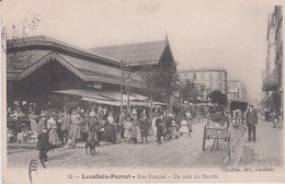 LEVALLOIS - PERRET (92) Rue Poccard . Un Coin Du Marché  (Belle Animation ) - Levallois Perret